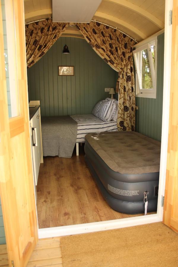 The Kestrel Shepherd Hut, Whitehouse Farm Stowmarket Extérieur photo